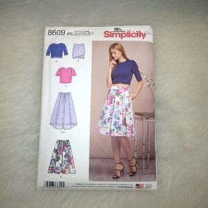 SIMPLICITY 8609 Sz 12-20 Misses skirt in 2 length and knit tops